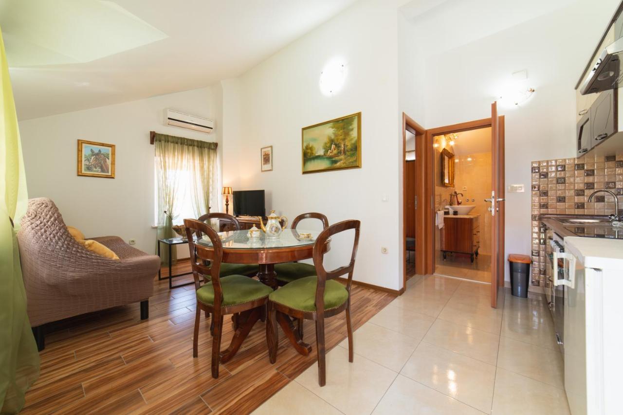 Apartments Villa Mira คาชเตลา ภายนอก รูปภาพ