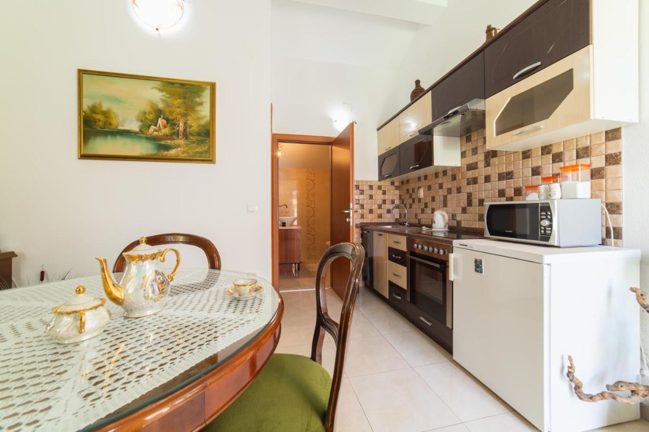Apartments Villa Mira คาชเตลา ภายนอก รูปภาพ