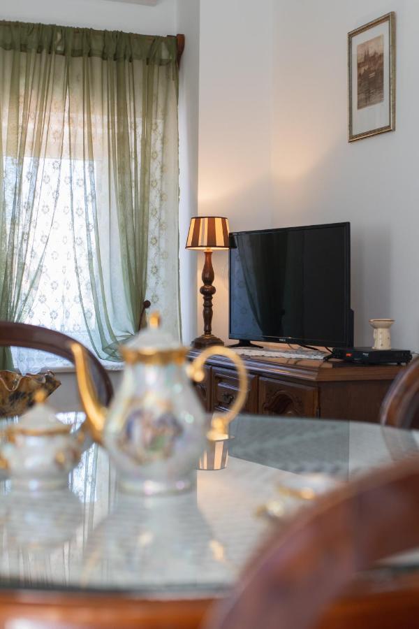 Apartments Villa Mira คาชเตลา ภายนอก รูปภาพ