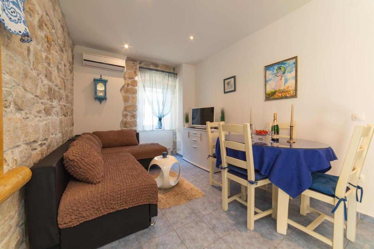Apartments Villa Mira คาชเตลา ภายนอก รูปภาพ